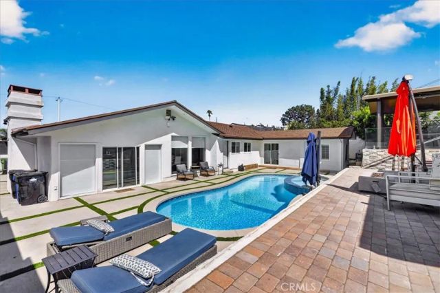 6754 S Garth, Los Angeles, CA 90056