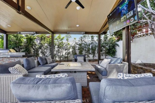 6754 S Garth, Los Angeles, CA 90056