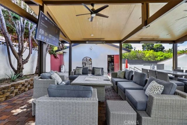 6754 S Garth, Los Angeles, CA 90056