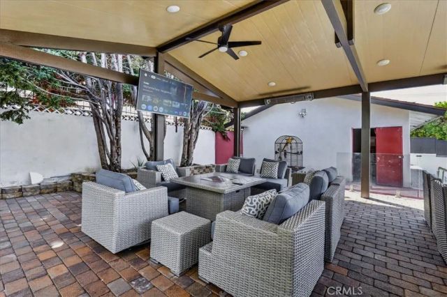 6754 S Garth, Los Angeles, CA 90056