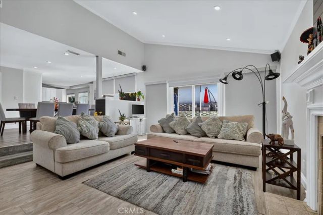 6754 S Garth, Los Angeles, CA 90056
