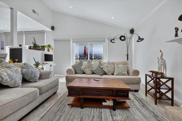 6754 S Garth, Los Angeles, CA 90056