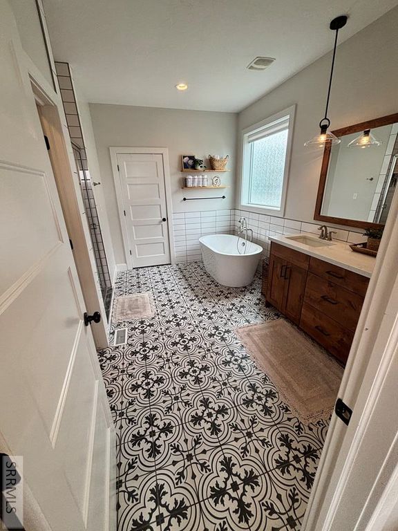 Image 12 of property listing at 3112 S Chartwell Gardens, Ammon, ID 83406