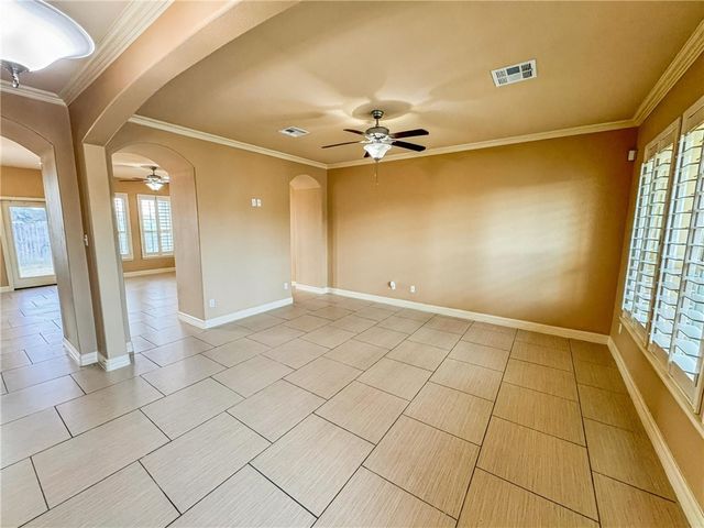 1832 Bay Landing Dr, Portland, TX 78374