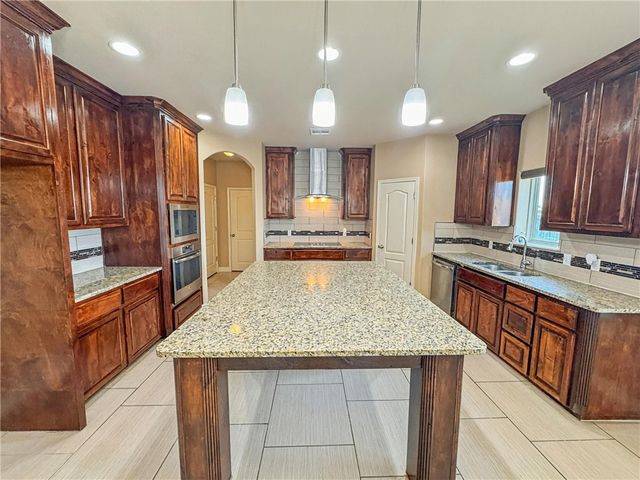 1832 Bay Landing Dr, Portland, TX 78374