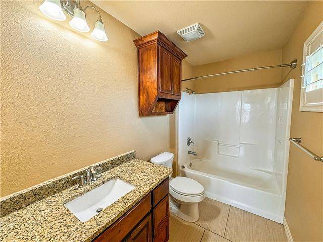1832 Bay Landing Dr, Portland, TX 78374