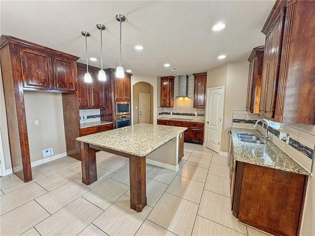 1832 Bay Landing Dr, Portland, TX 78374