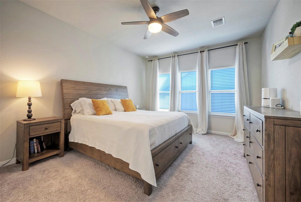 8733 Mina DR, Austin, TX 78747