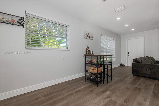 6120 SW 38th St, Davie, FL 33314