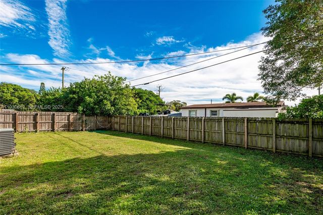 6120 SW 38th St, Davie, FL 33314