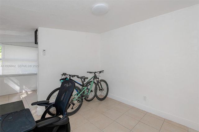 6120 SW 38th St, Davie, FL 33314