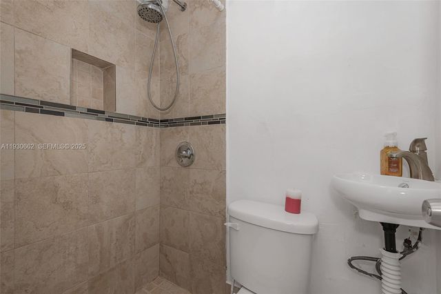 6120 SW 38th St, Davie, FL 33314