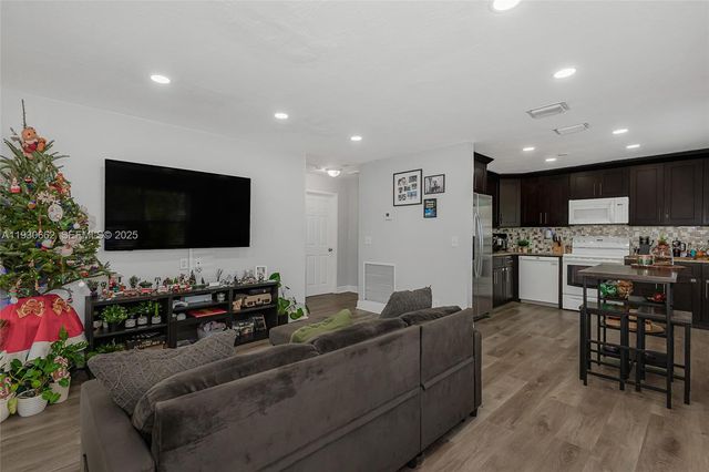 6120 SW 38th St, Davie, FL 33314