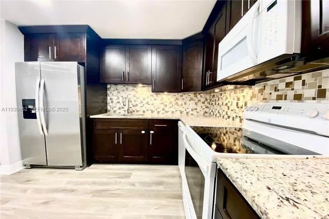 6120 SW 38th St, Davie, FL 33314