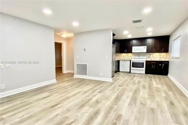 6120 SW 38th St, Davie, FL 33314