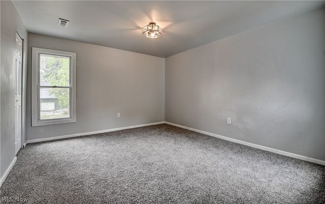 325 W Maryland Avenue, Sebring, OH 44672