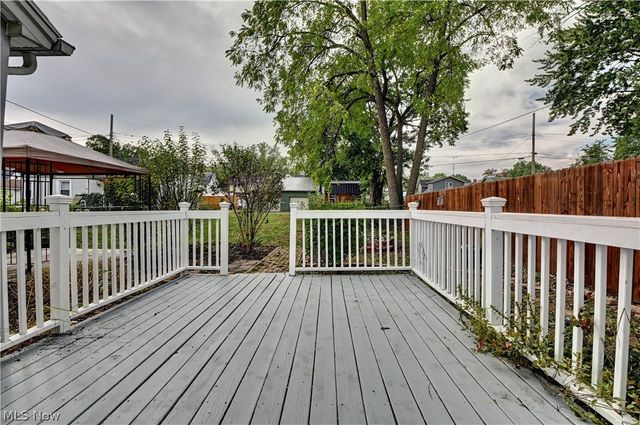 325 W Maryland Avenue, Sebring, OH 44672