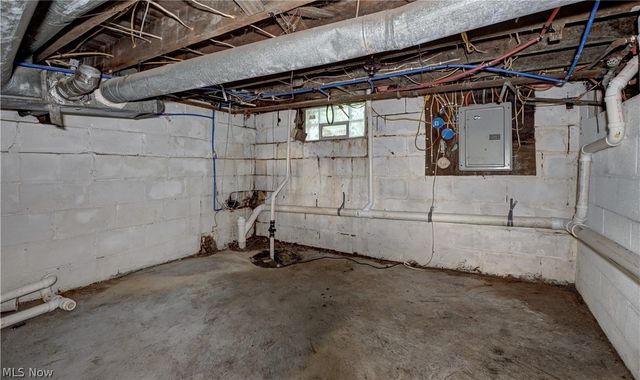 325 W Maryland Avenue, Sebring, OH 44672