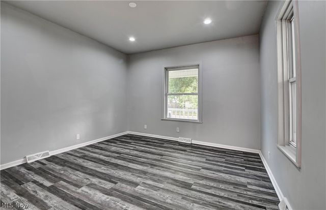 325 W Maryland Avenue, Sebring, OH 44672