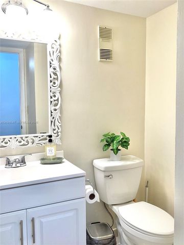 8900 Washington Blvd 415, Pembroke Pines, FL 33025