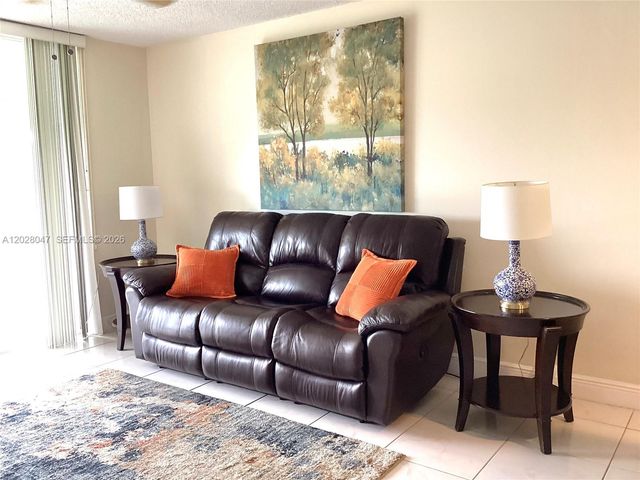 8900 Washington Blvd 415, Pembroke Pines, FL 33025
