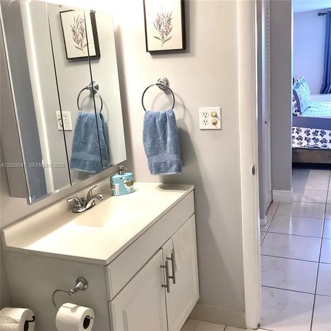 8900 Washington Blvd 415, Pembroke Pines, FL 33025
