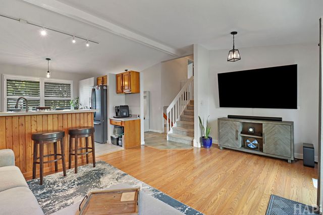 385 Northgate Road, Lindenhurst, IL 60046