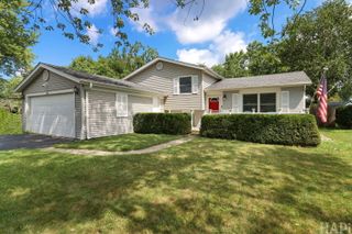 385 Northgate Road, Lindenhurst, IL 60046