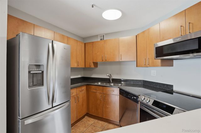 300 Riverfront 24D, Detroit, MI 48226