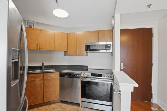 300 Riverfront 24D, Detroit, MI 48226