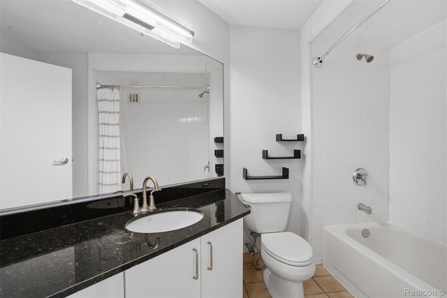 300 Riverfront 24D, Detroit, MI 48226