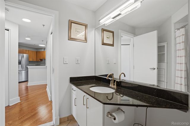 300 Riverfront 24D, Detroit, MI 48226