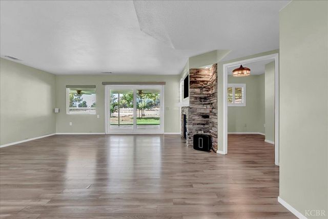 1635 N Elberta Road, Exeter, CA 93221