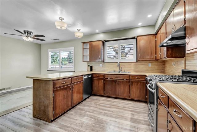 1635 N Elberta Road, Exeter, CA 93221