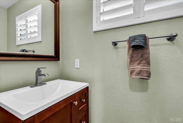 1635 N Elberta Road, Exeter, CA 93221