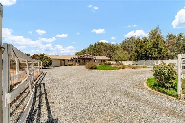 1635 N Elberta Road, Exeter, CA 93221
