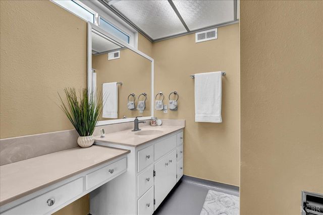 1635 N Elberta Road, Exeter, CA 93221