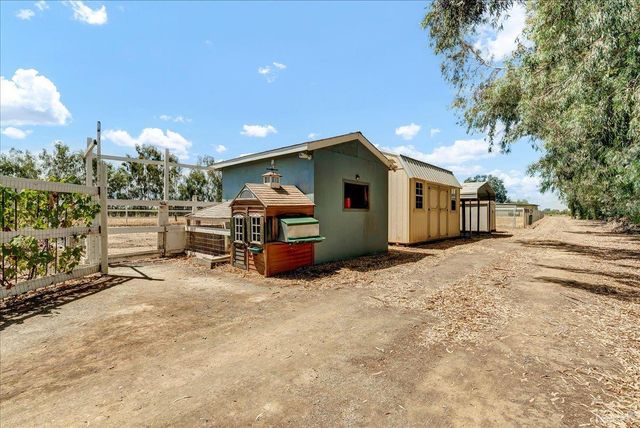 1635 N Elberta Road, Exeter, CA 93221