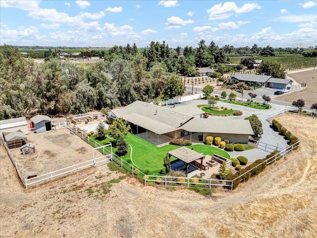 1635 N Elberta Road, Exeter, CA 93221