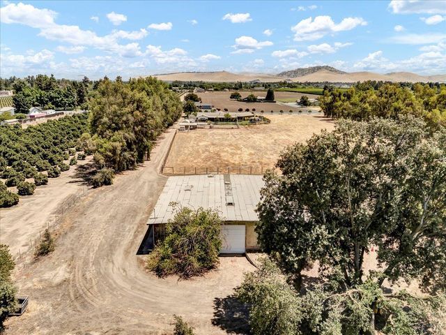 1635 N Elberta Road, Exeter, CA 93221