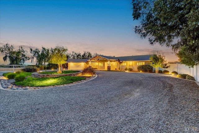 1635 N Elberta Road, Exeter, CA 93221