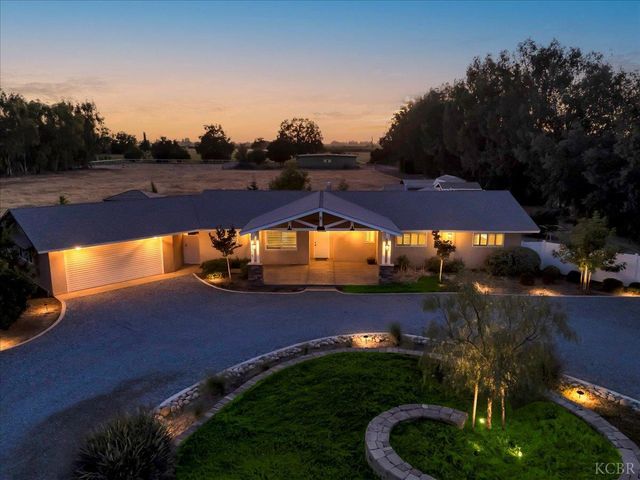 1635 N Elberta Road, Exeter, CA 93221