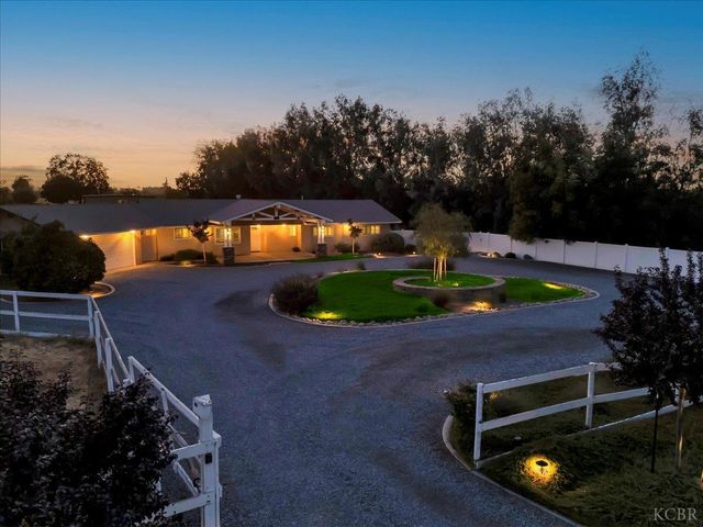 1635 N Elberta Road, Exeter, CA 93221