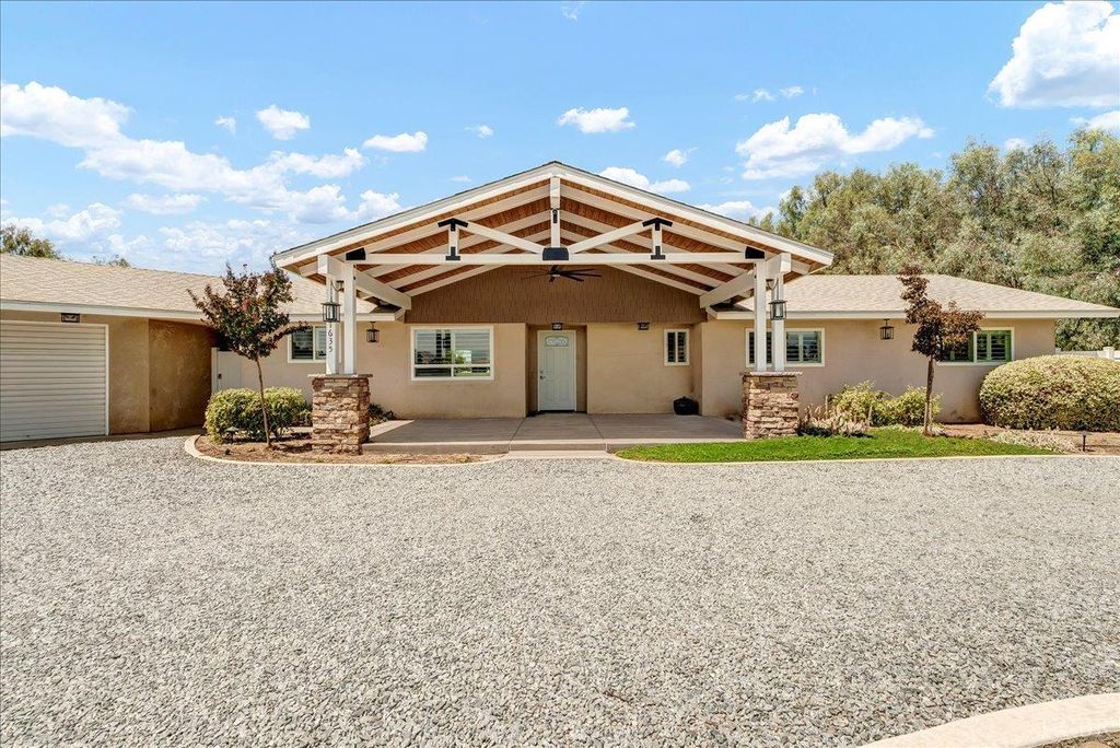 1635 N Elberta Road, Exeter, CA 93221