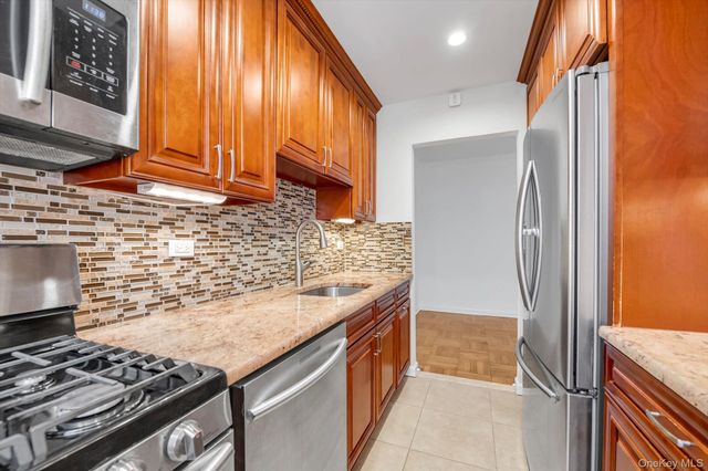 90-09 Northern Blvd 102, Jackson Heights, NY 11370