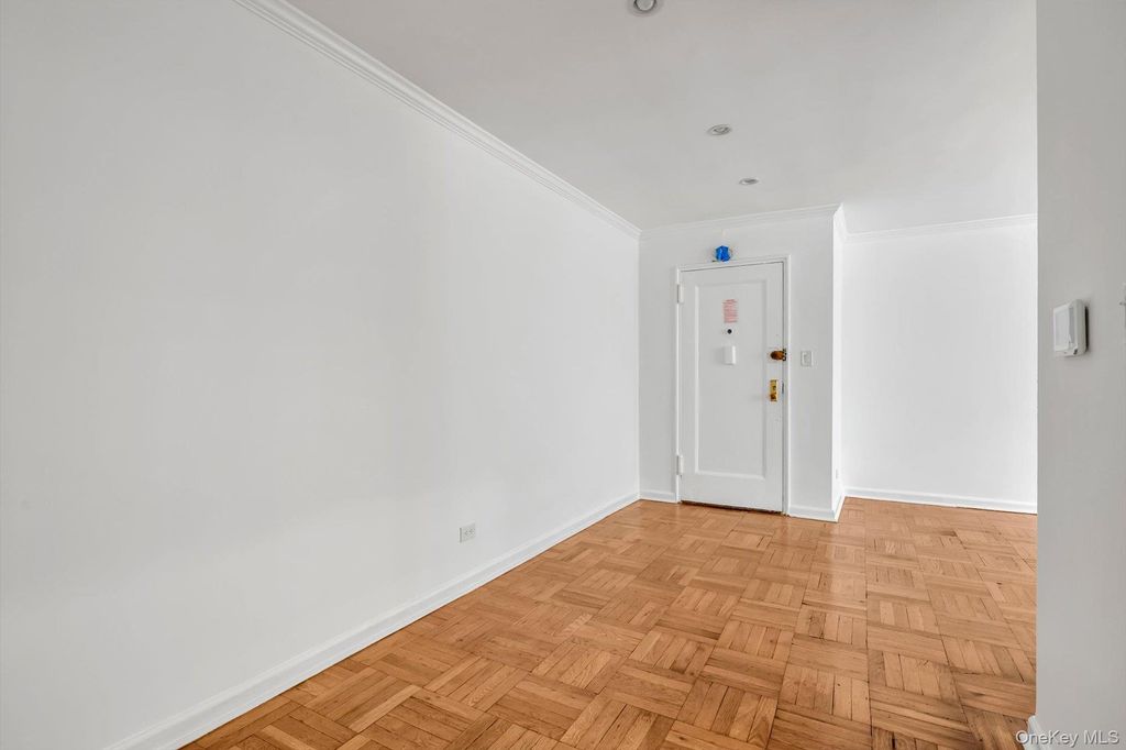 90-09 Northern Blvd 102, Jackson Heights, NY 11370 — photo 2