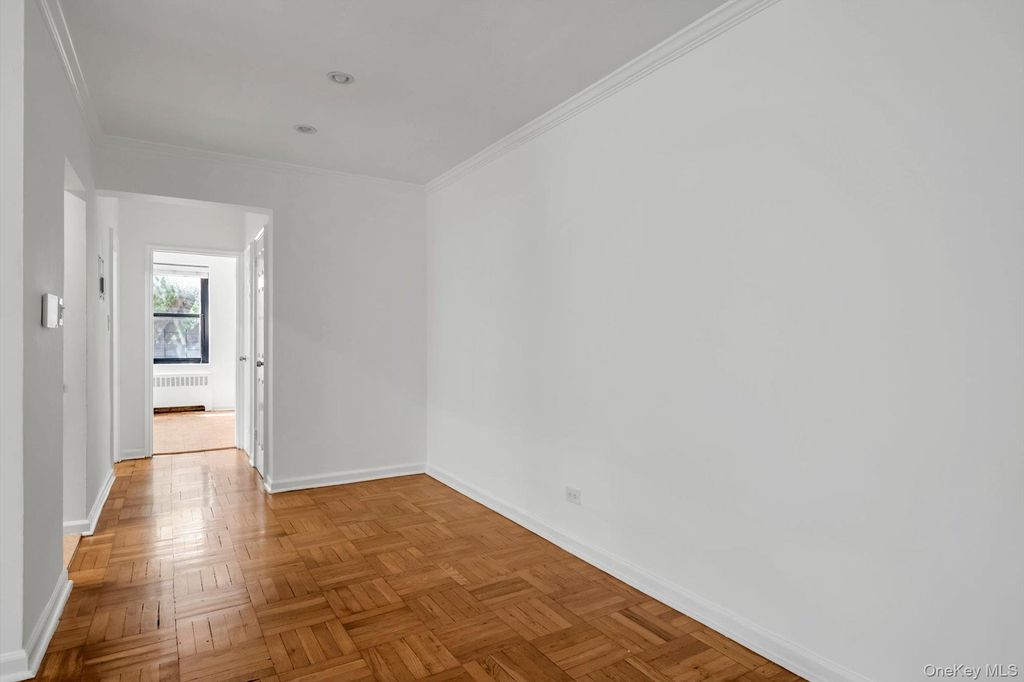 90-09 Northern Blvd 102, Jackson Heights, NY 11370 — photo 3