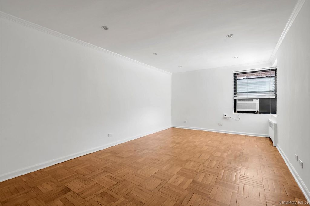 90-09 Northern Blvd 102, Jackson Heights, NY 11370 — photo 4