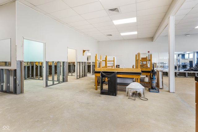 2102 N Park Road, Connersville, IN 47331