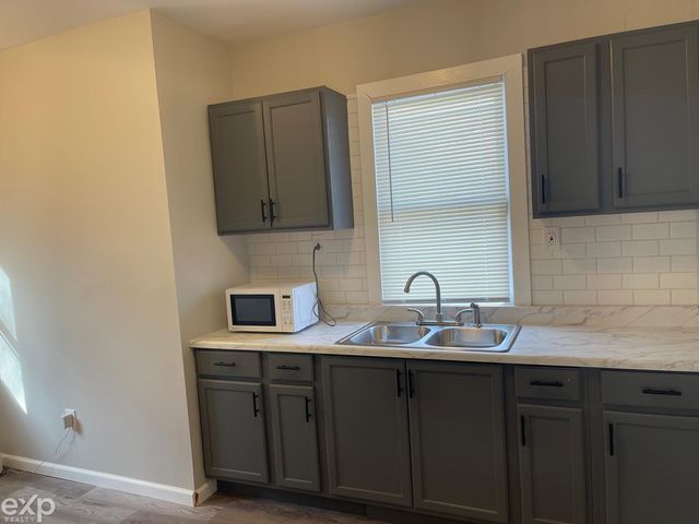 8443 Chalfonte Street, Detroit, MI 48238